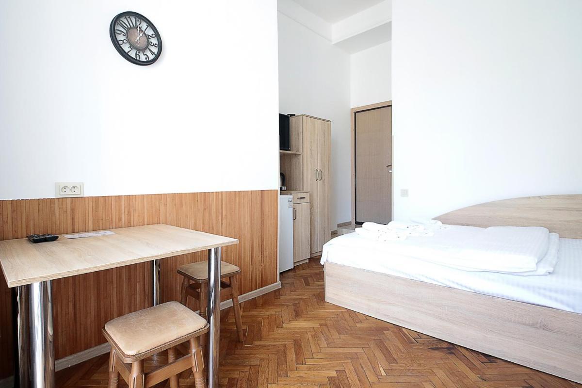 Buk Apartments On Doroshenka 29 Lviv Kültér fotó